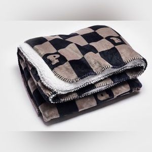 NWT - Victoria's Secret Pink - Plush Blanket - Checker Print